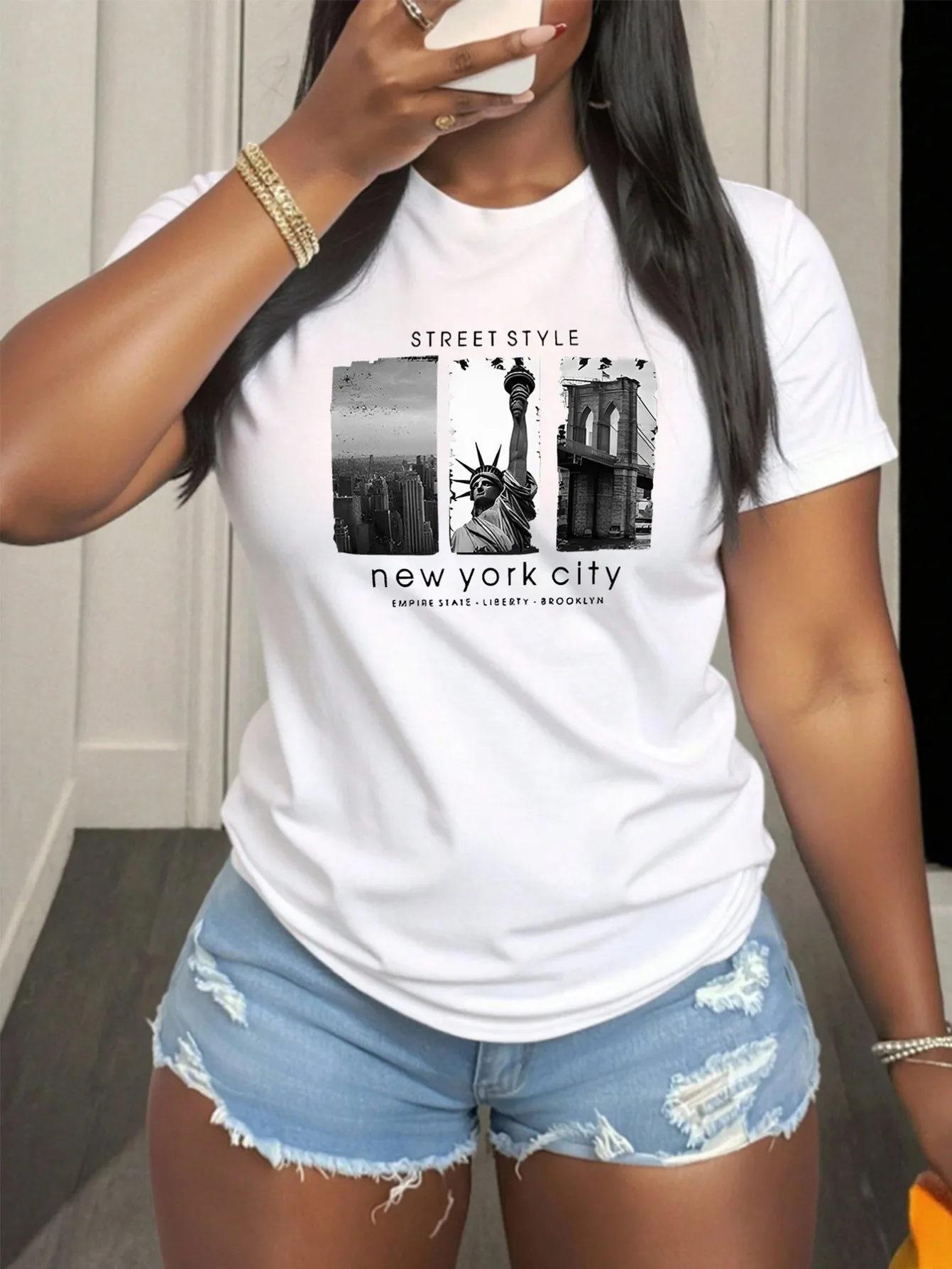 Women's  Casual T-shirt, Comfortable Short-sleeve Top with a New York-themed Pattern, Suitable for Both Parties and Casual Attire, a Great Gift for Friends, Lightweight and Durable, Suitable for Both Indoor and Outdoor