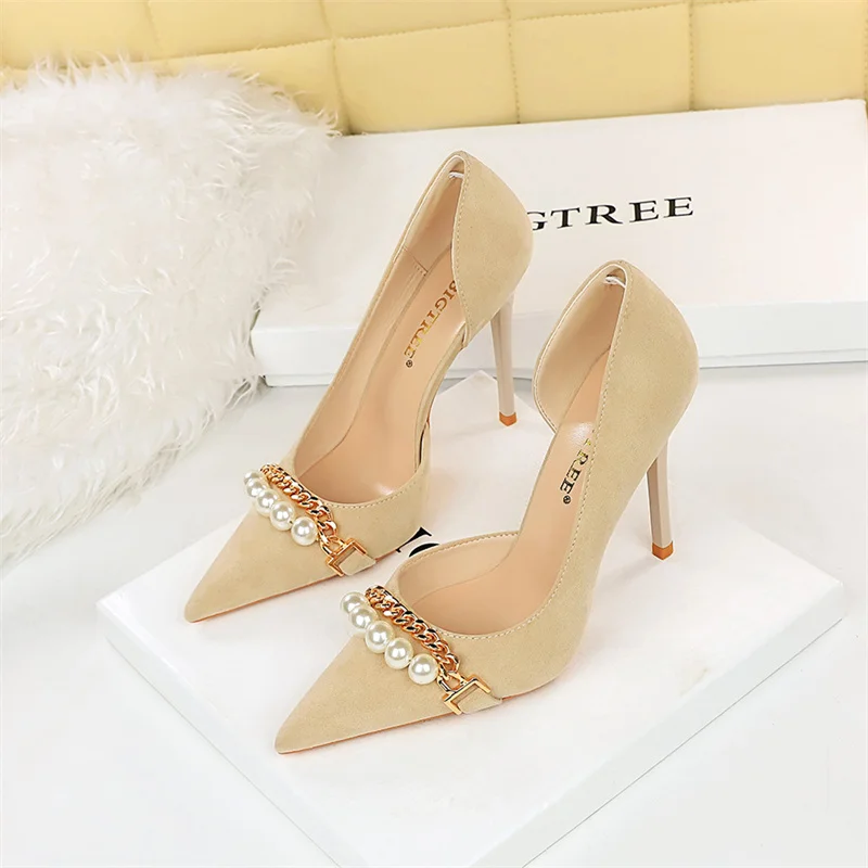 New Fashion Pearl Chain Office Women Pumps Black Flock Side Hollow High Heels Pointed Toe Shallow Mouth Party Single Shoes