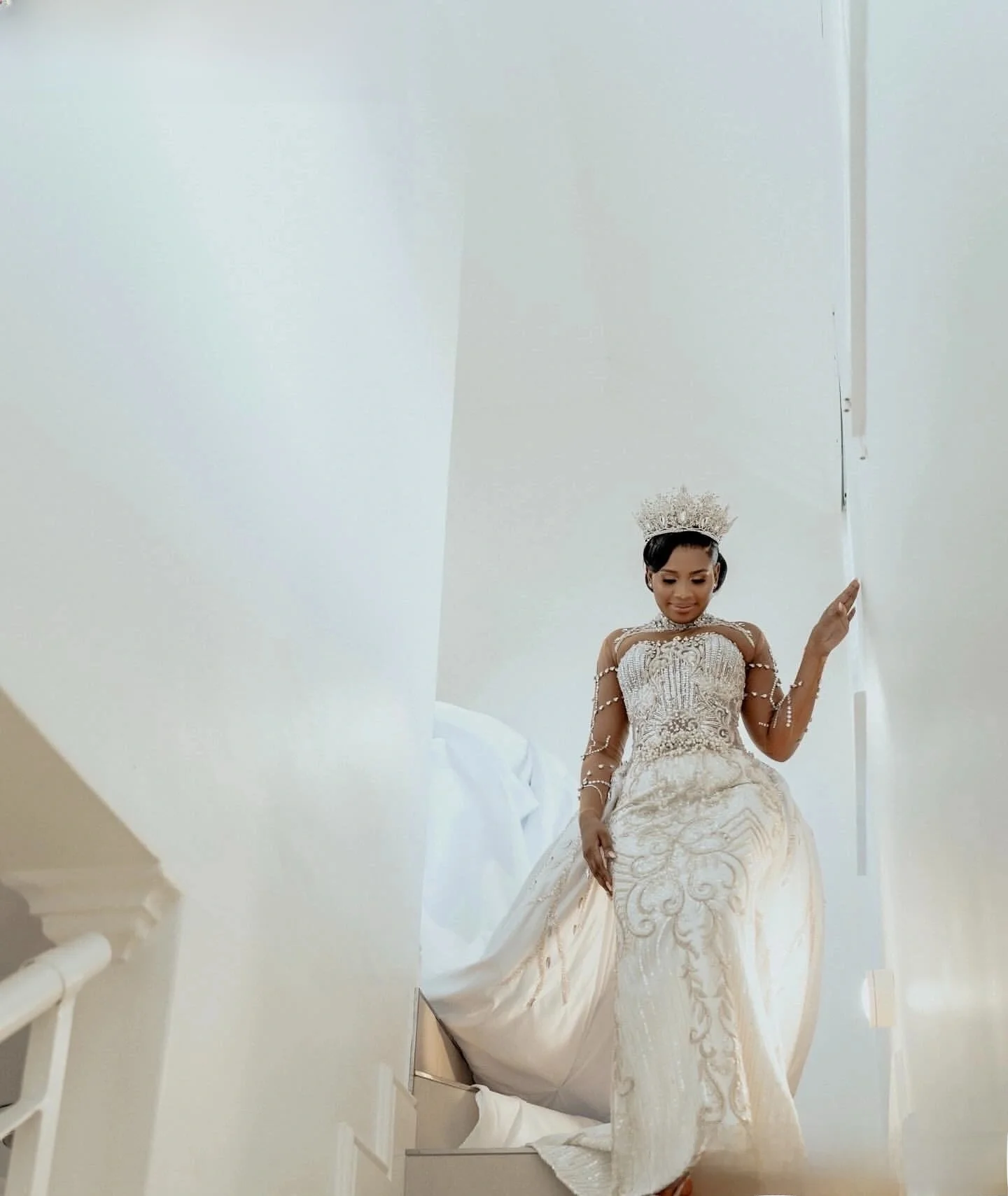 Customized Sparkly Heavy Crystals Beads Wedding Dress For Bride with Removable Skirt Robe De Mariée Half Sleeves  Bridal Gown