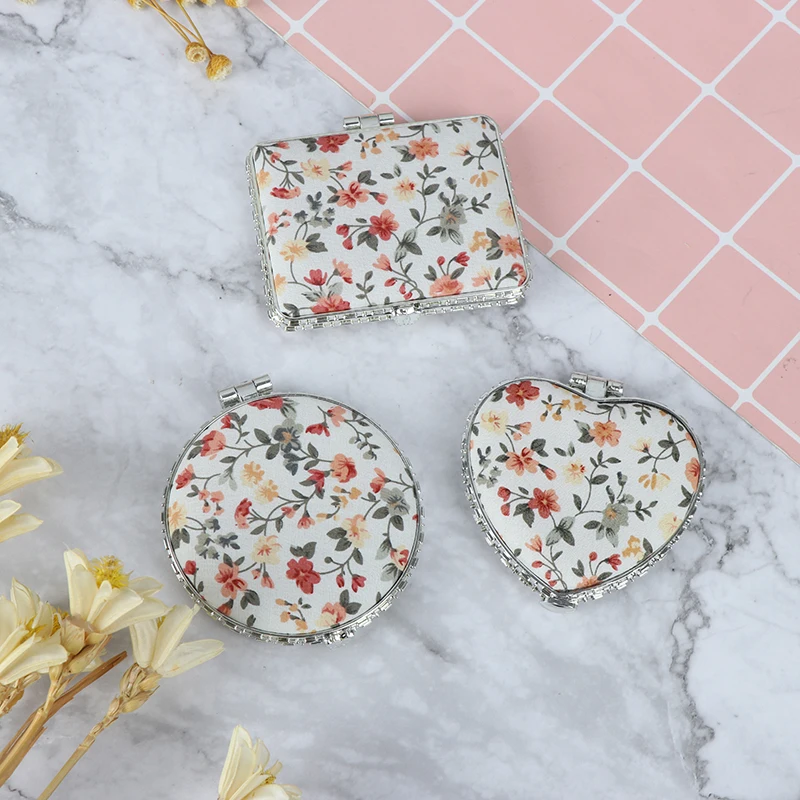 1 szt. Mini Makeup Compact kieszonkowe lusterko w kwiaty przenośne dwuboczne składane lusterko do makijażu damskie Vintage lusterka kosmetyczne na prezent