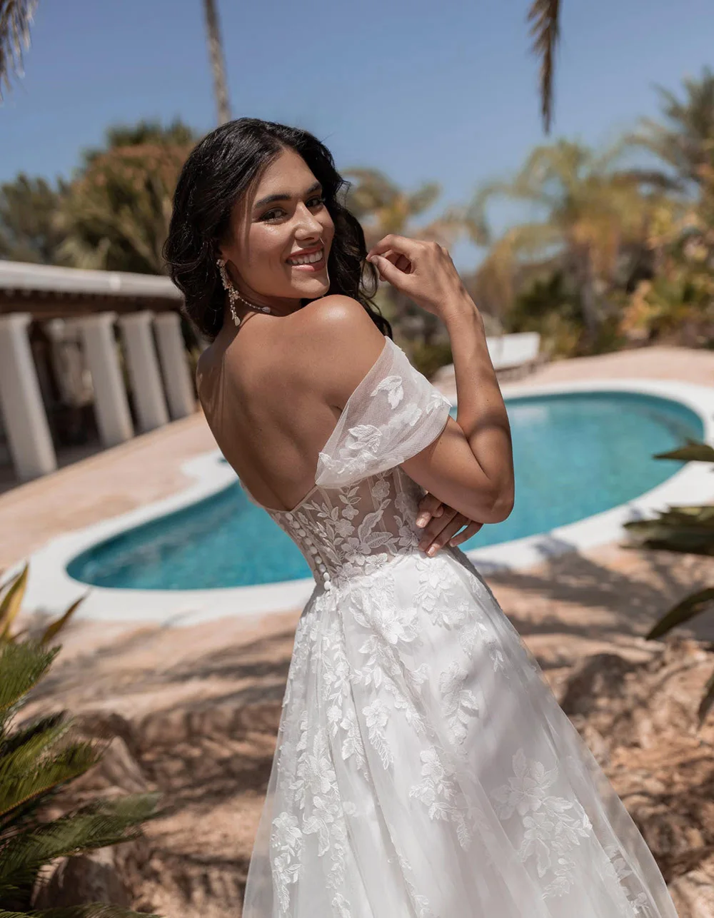 Off Shoulder Wedding Dresses Plus Size Lace Appliques A Line Bridal Gown Backless Tulle Boho Beach Wedding Dress Customzied