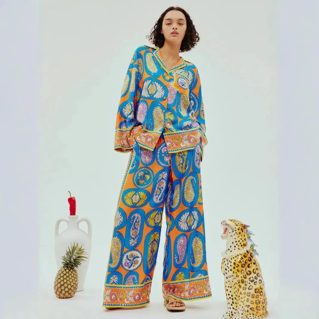 

Повседневный модный комплект с индивидуальным принтом: свободные брюки с высокой талией из ПВХ-ткани с принтом и лонгслив для женщин больших размеров