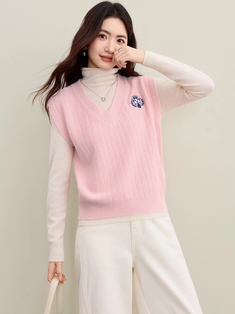 

SENTUBILA Women's College Style Sweater Vest Autumn 2025 V-Neck Contrast Color Embroidered Bear Badge Sleeveless Top W53JB3404