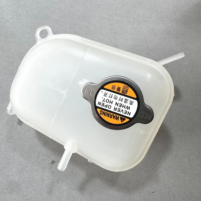 Engine Coolant Recovery Overflow Reservoir Expansion Tank 25431-2H100 for Hyundai I30 CW 2007-2012 CRDI 254312H100 25431-2H100