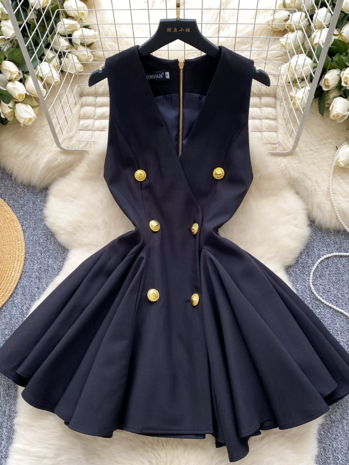 Franse elegante socialite stijl sexy v-hals mouwloos dubbele rij knopen hoge taille a-lijn temperament korte jurk dames zomer