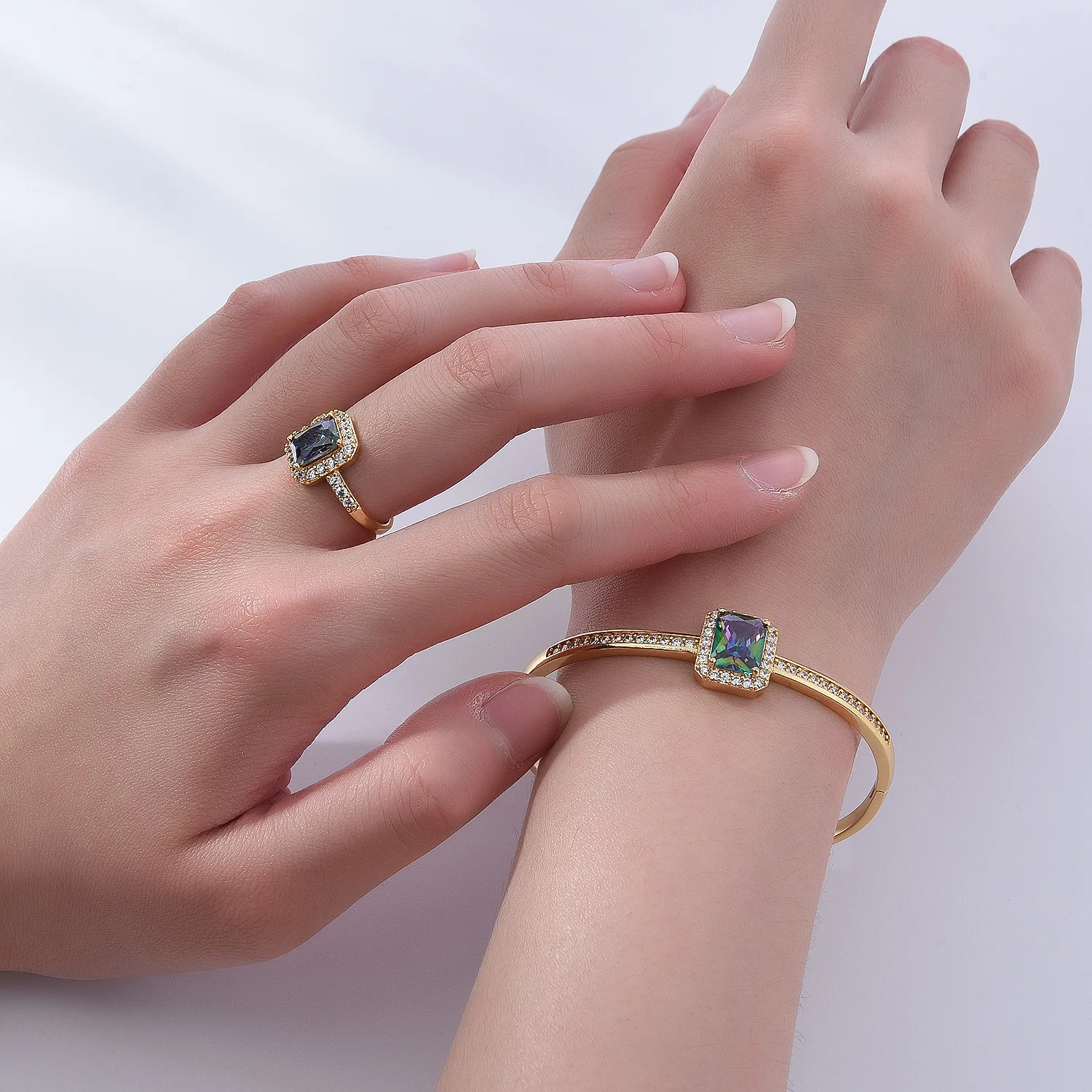 

2pcs/set Fashion open Jewelry Set For Women open 1pc Bangle And 1pc Ring,Women European And American imitation pearls and rhines