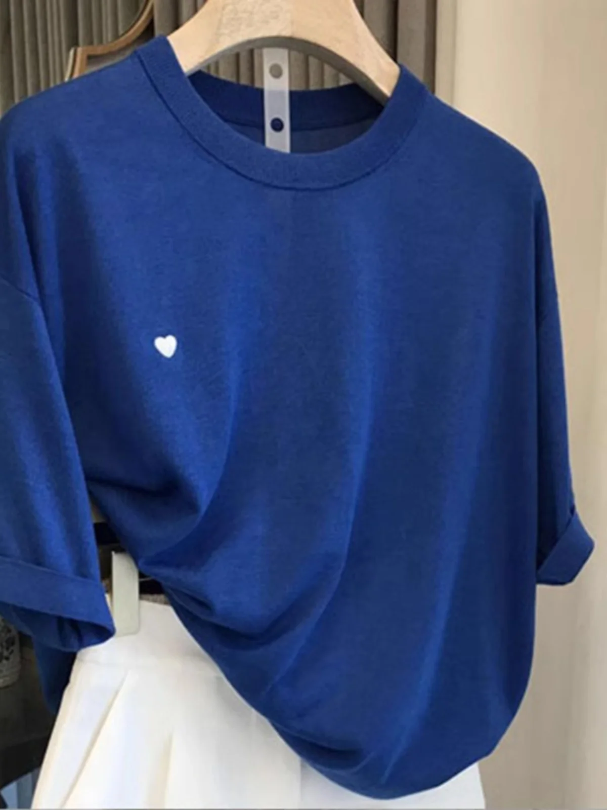 

Elegant Women's Short Sleeve T-Shirt Embroidered round Neck Heart Design Summer Fashion Korean Style Loose Fit Commute Style