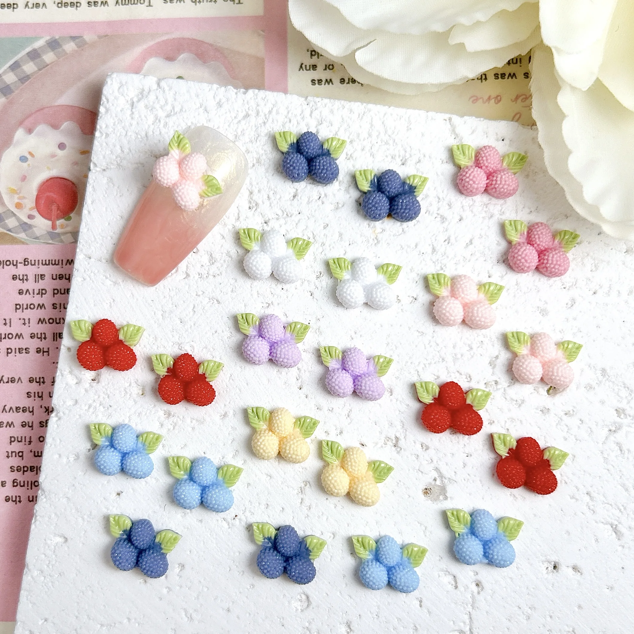 20PCS Einfarbig Simulierte Harz Waxberry String Nagel Charms 3D Leuchtende Drei Waxberry Nail art Dekorationen DIY Haar Clip nagel