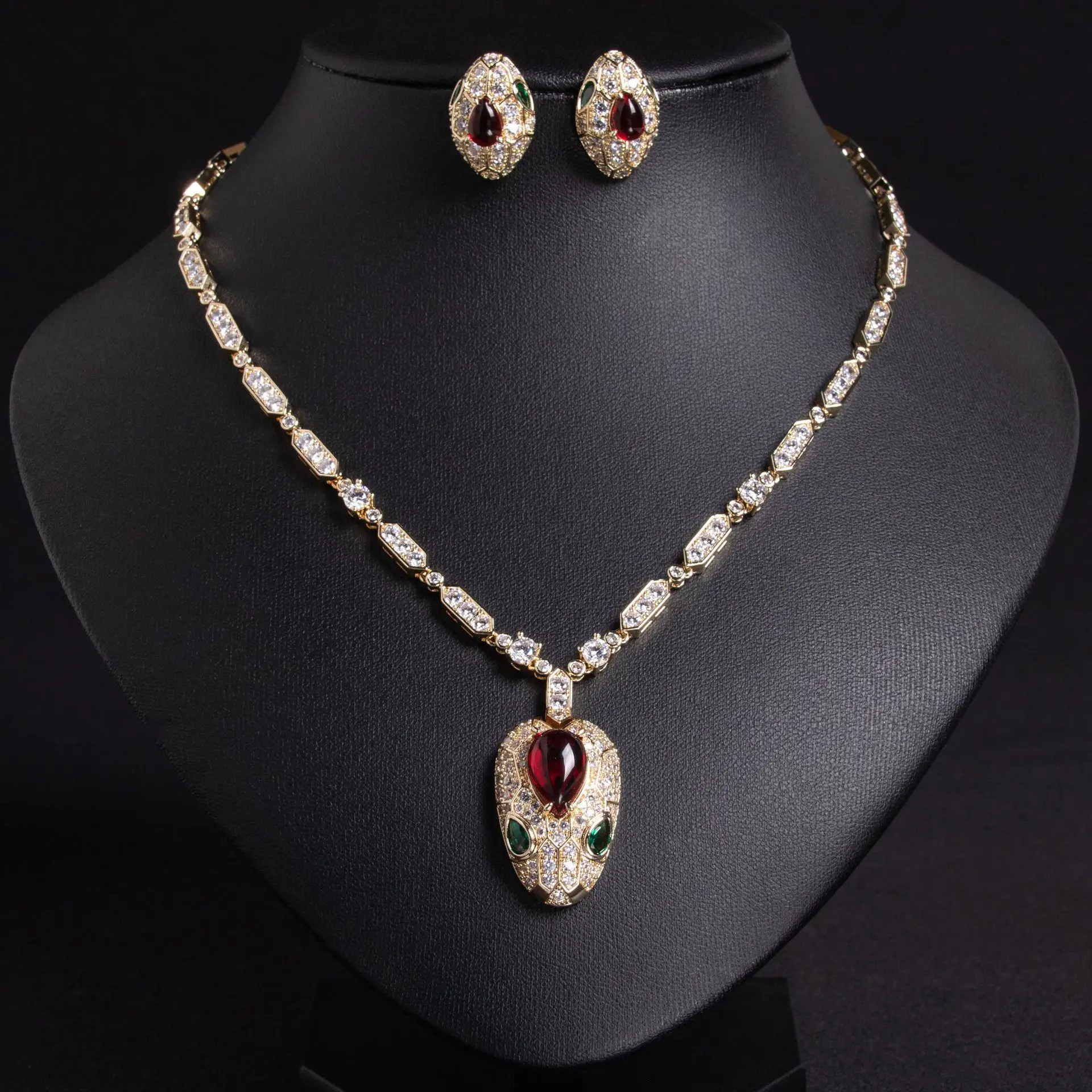 

New Exquisite Small Spirit Snake Series Pendant Necklace for the Year of the Snake, Women's Birth Year Zodiac Snake Design, High