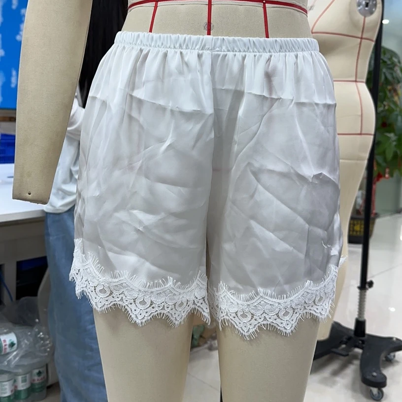 شورت نسائي من الدانتيل الساتان مع خاصية شورت قصير مريح مزين بالدانتيل الأسود للنساء شورت كاجوال للنساء