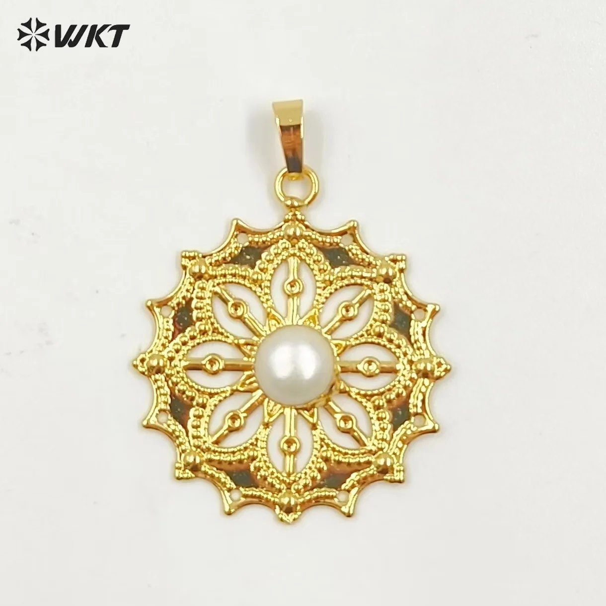 WT-JP363 Wholesale Royal Court Style Hollow Yellow Brass Made With 18K Real Gold Plated Freshwater Pearl Charm Pendants