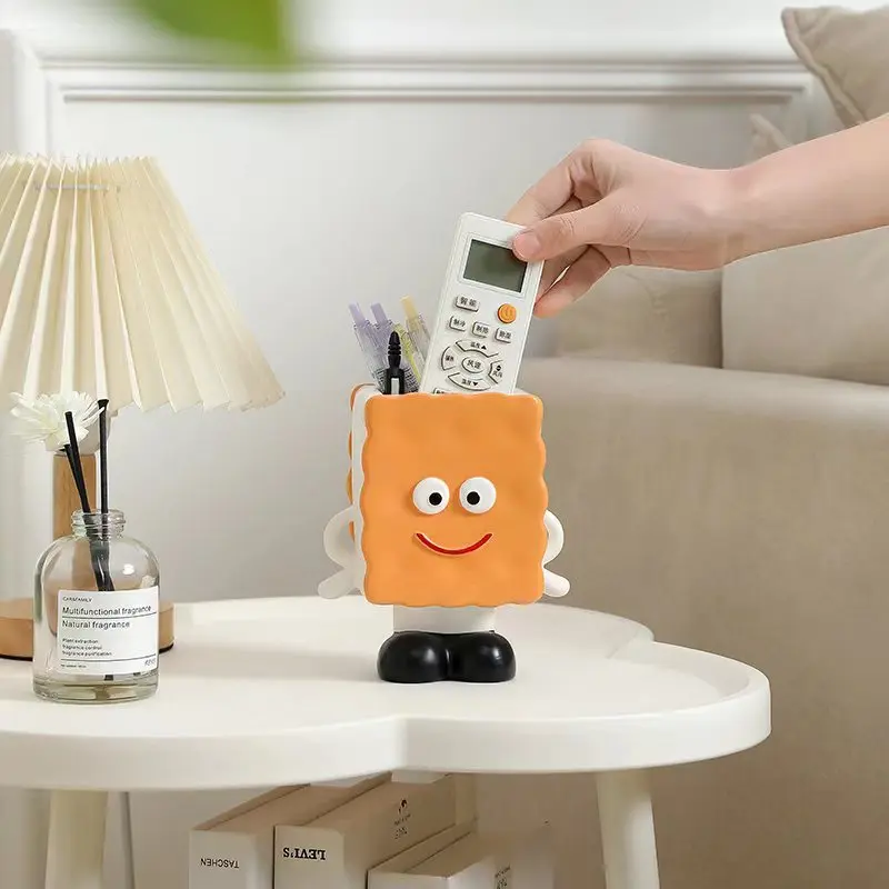 

Cute creative pen holder, desktop decoration, small ornament, office goods storage, birthday gift.