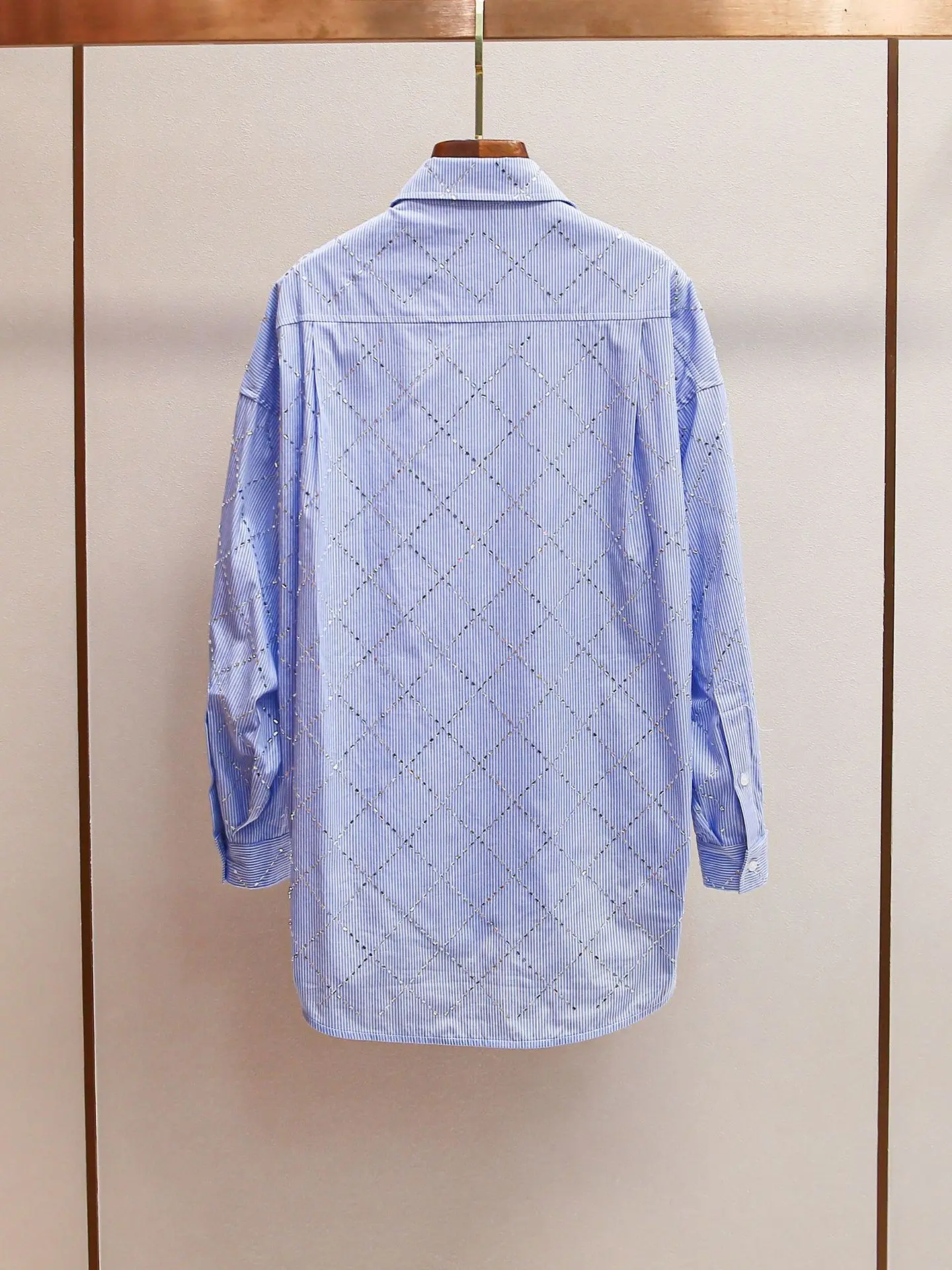 

Женская синяя полосатая рубашка азиатского размера 2026 с длинным рукавом, повседневная, свободного кроя, с декором из страз, в стиле Heavy Industry Streetwear, модный топ-блузка