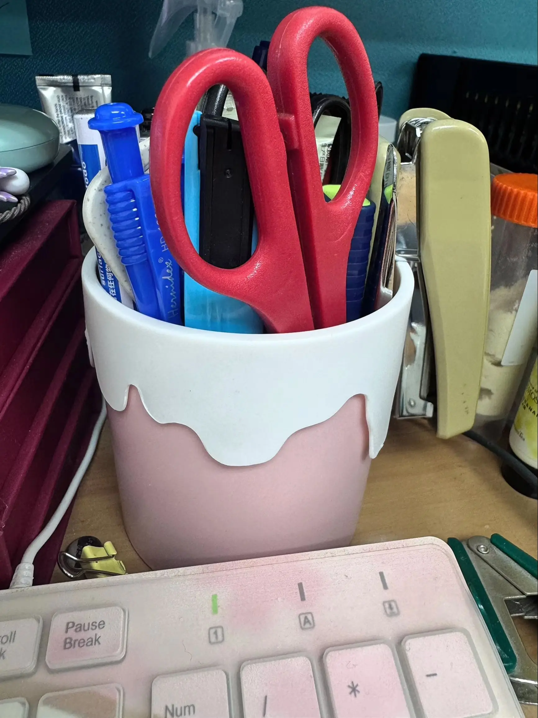 

Kawaii Ice Cream Pen Holder Cosmetic Brush Storage Desk Stationery Organizer Office School Supplies