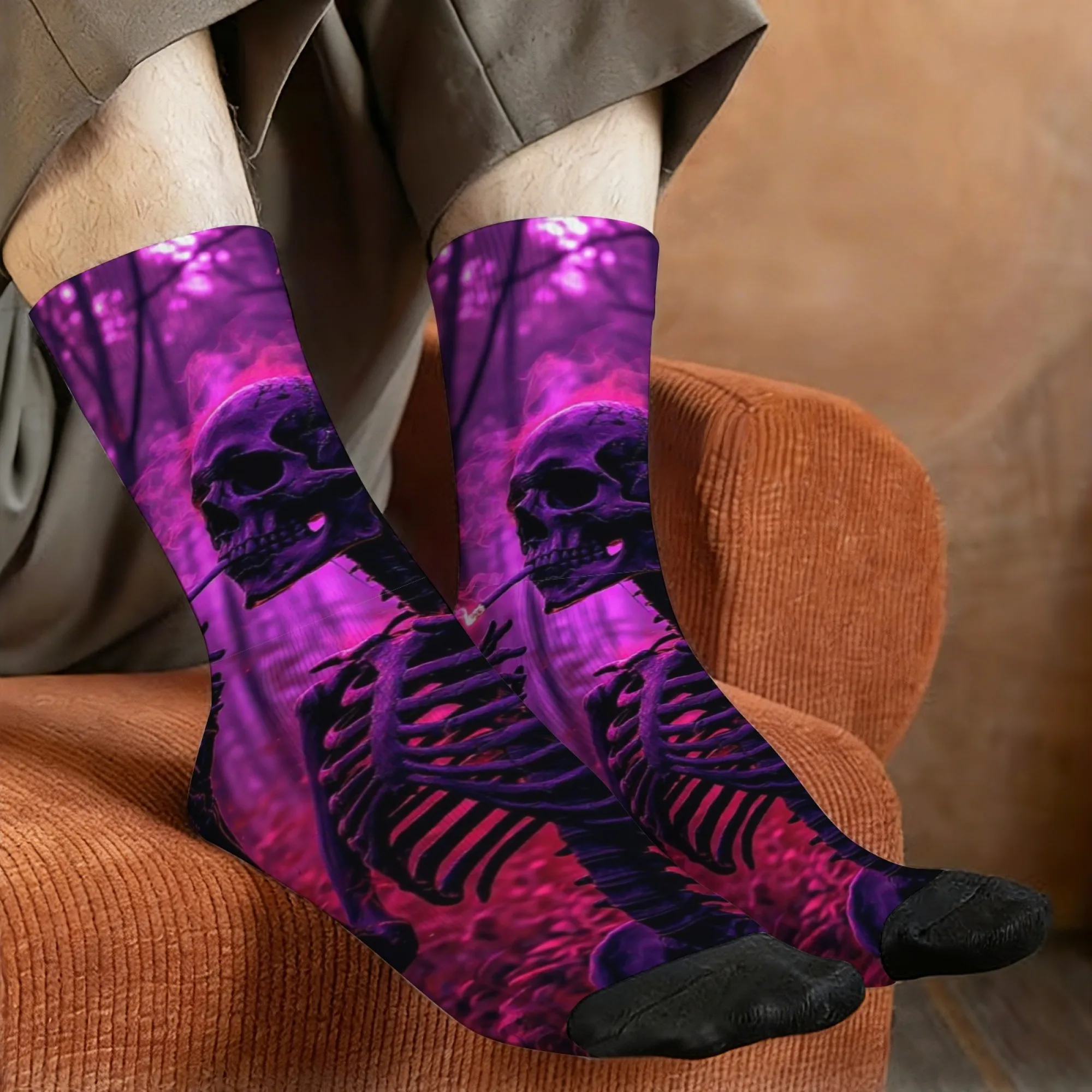 Abstrakte Herrensocken mit rauchendem Totenkopf-Aufdruck, neuartige Freizeitsocken im Retro-Dunkelwald-Stil, atmungsaktive und rutschfeste Freizeitsocken.