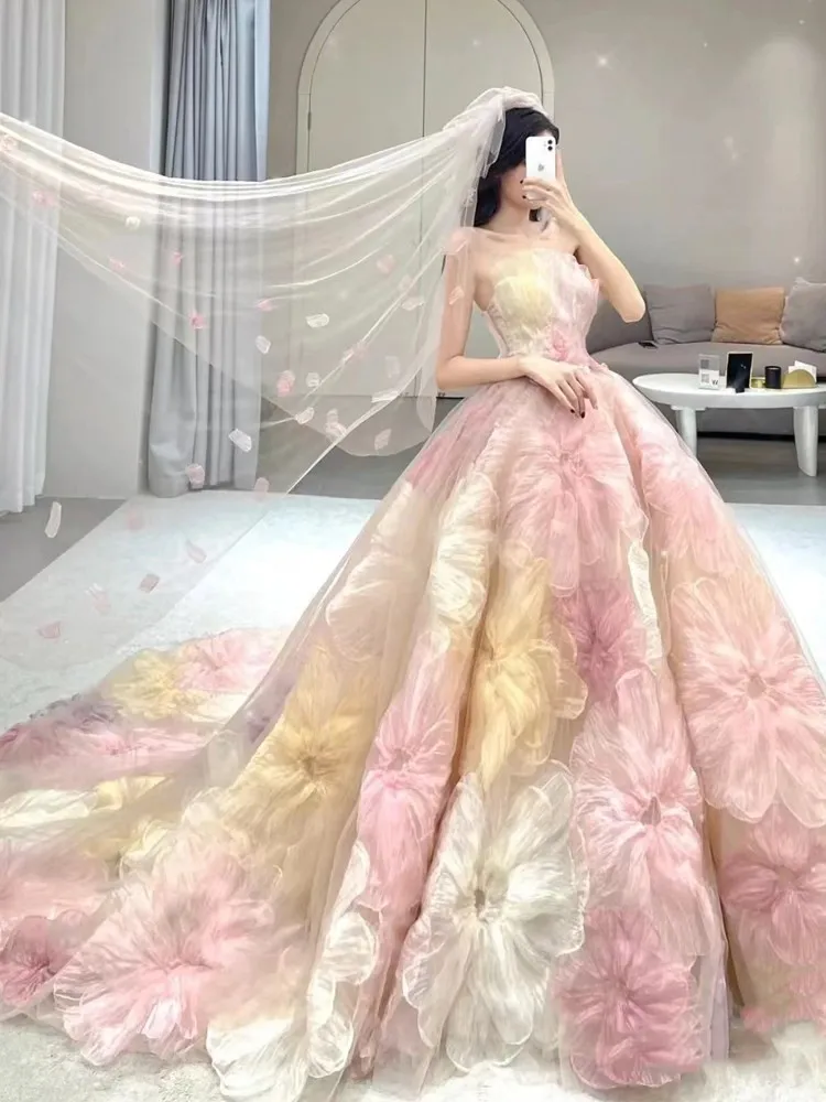 

A new high-end custom-made host dress with floral stamen strapless design and light luxury tailing chiffon