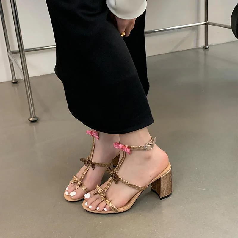 Zapatos con nudo de mariposa para Mujer, Sandalias de tacón cuadrado con correa en T, con cadena de diamantes de imitación, de lujo, cómodos para exteriores