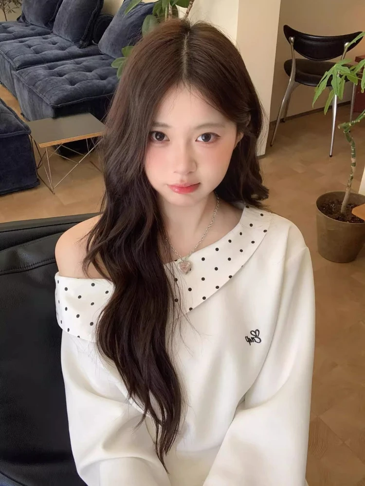 

2025 Autumn New Korean Oblique Collar Off Shoulder Wave Point Long Sleeve T-shirt Women Slim Embroidery Design Versatile Top