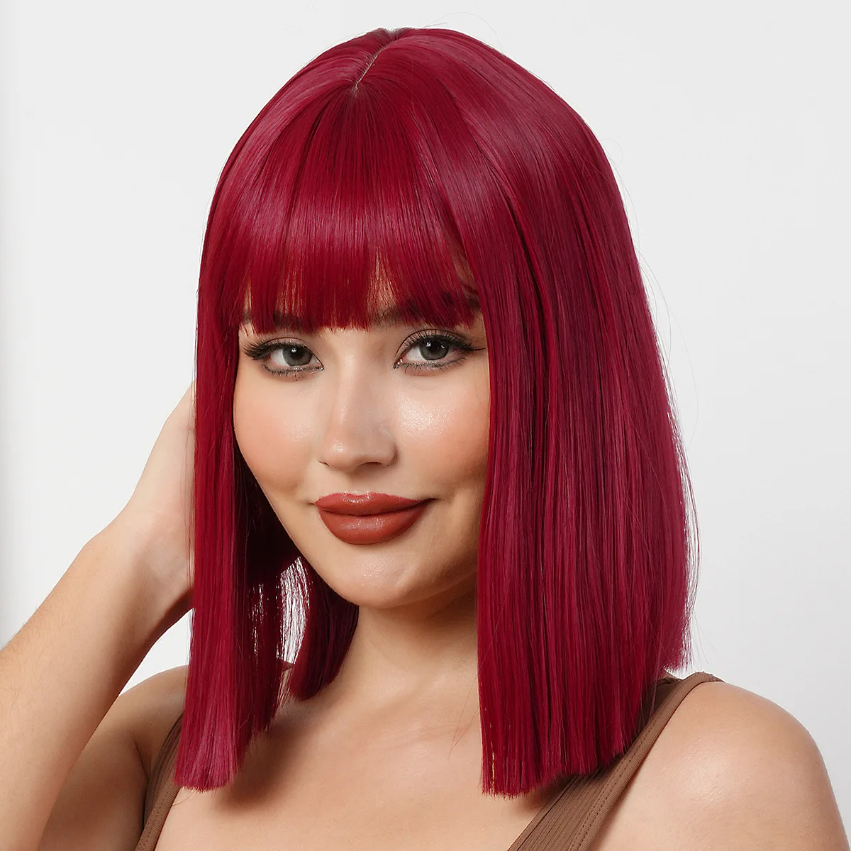 

Женские синтетические парики, милый стиль, винно-красная челка, короткие прямые волосы, модное модное высокотемпературное волокно