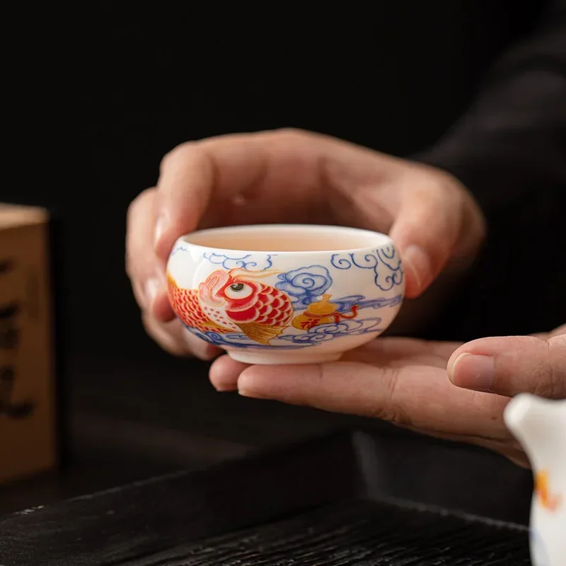 1 stücke Chinesischen Stil Fisch Tee Tasse Weiß Keramik Kung Fu Teetasse Tee-Set Haushalt Kleine Tasse Keramik Teegeschirr Geschenk 2025 neue