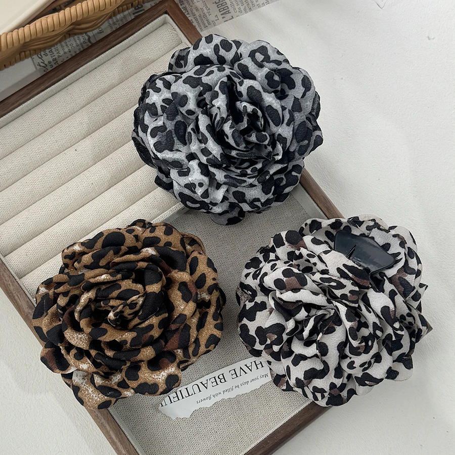 

Vintage Leopard Print Fabric Rose Flower Hair Claw for Women Fashion Barrettes Hair Grab Clamp Hairpin Hair Accessories