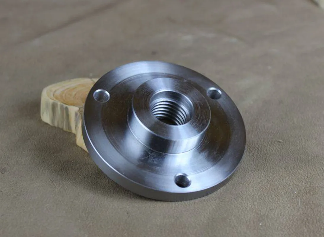 Transfer flange of metalworking lathe chuck for woodworking lathe