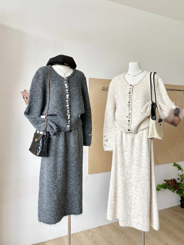 

Новый осенний корейский комплект в нежном стиле: женский комплект из двух предметов с дизайнерской металлической пряжкой, вязаный кардиган + юбка, однотонный комплект.