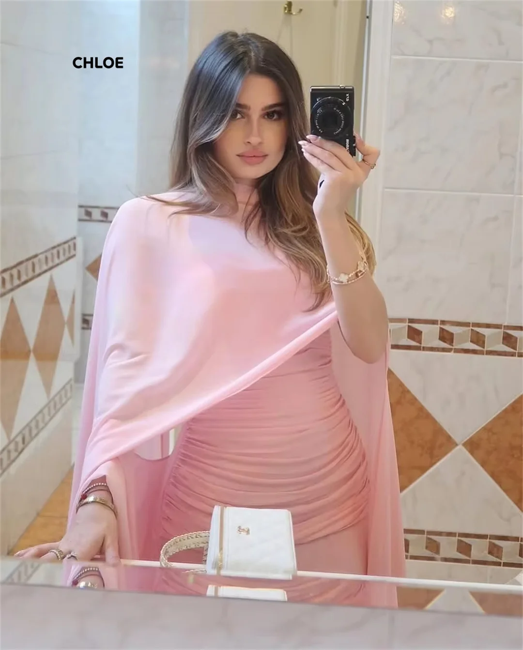 ชุดราตรีแขนกุด ผู้หญิง ชุดเดรสหรูหรา สำหรับงานแต่งงาน  ชุดเดรสทรงเอสั่งตัดได้ สำหรับโอกาสพิเศษ พร้อมผ้าคลุมไหล่ สำหรับงานพรอม