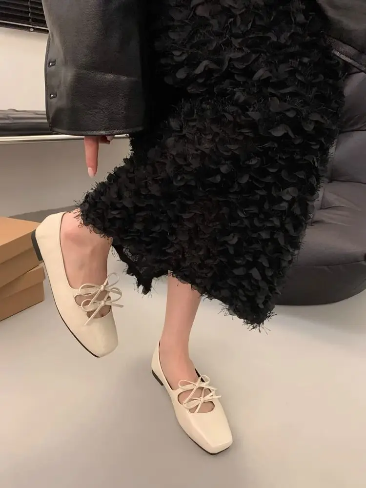 

Chic Girls Mary Jane Low Heel Casual Shoes Genuine Patent Leather Double Bow Design Winter Collection