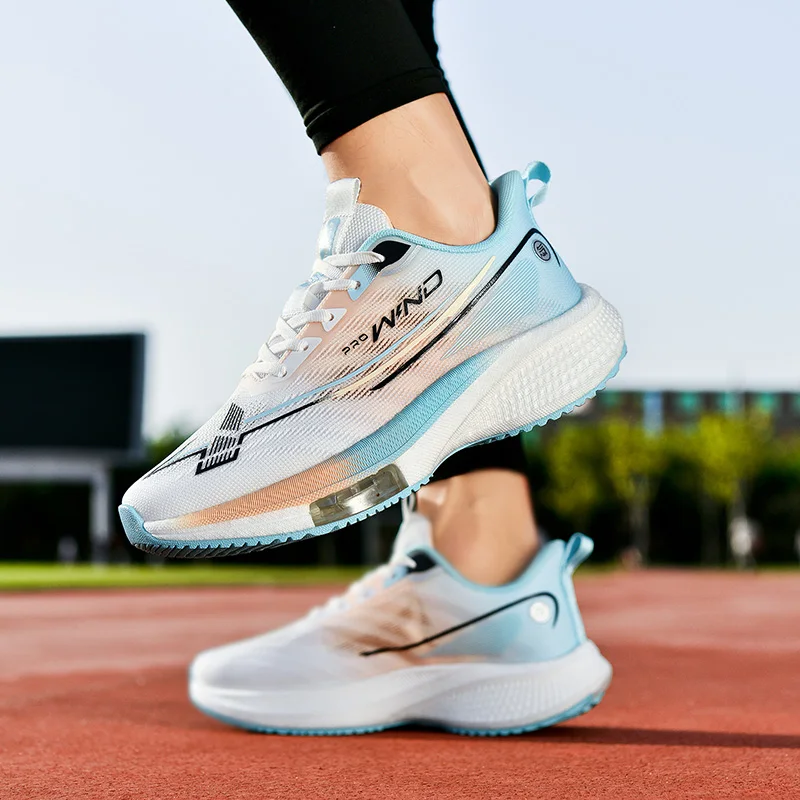 أحذية رياضية رجالية جديدة غير رسمية للفصول الأربعة قابلة للتنفس وخفيفة ومضادة للانزلاق ومقاومة للاهتراء للجري في الهواء الطلق أحذية رياضية ترفيهية