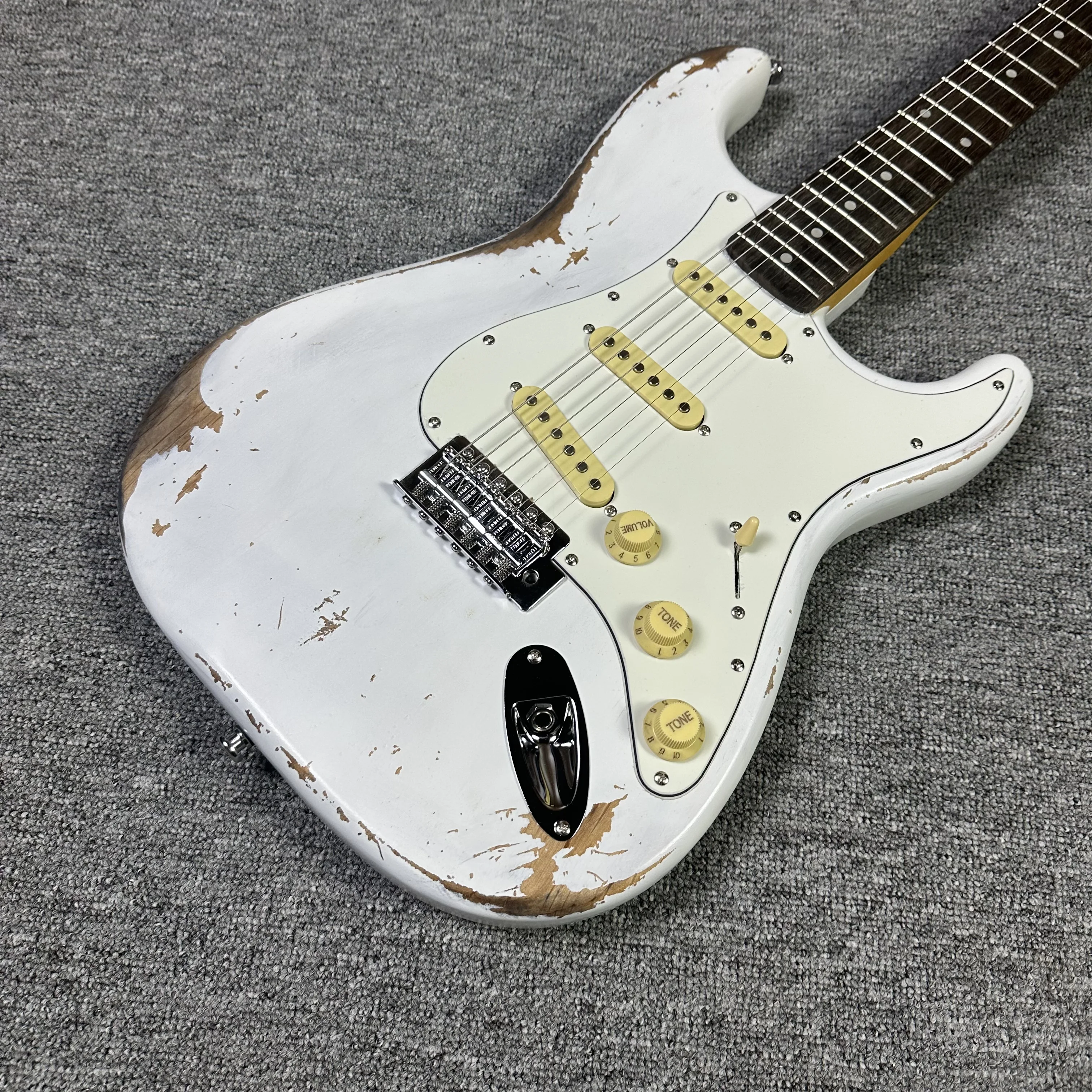 

High Quality Guitar White St Relic guitar