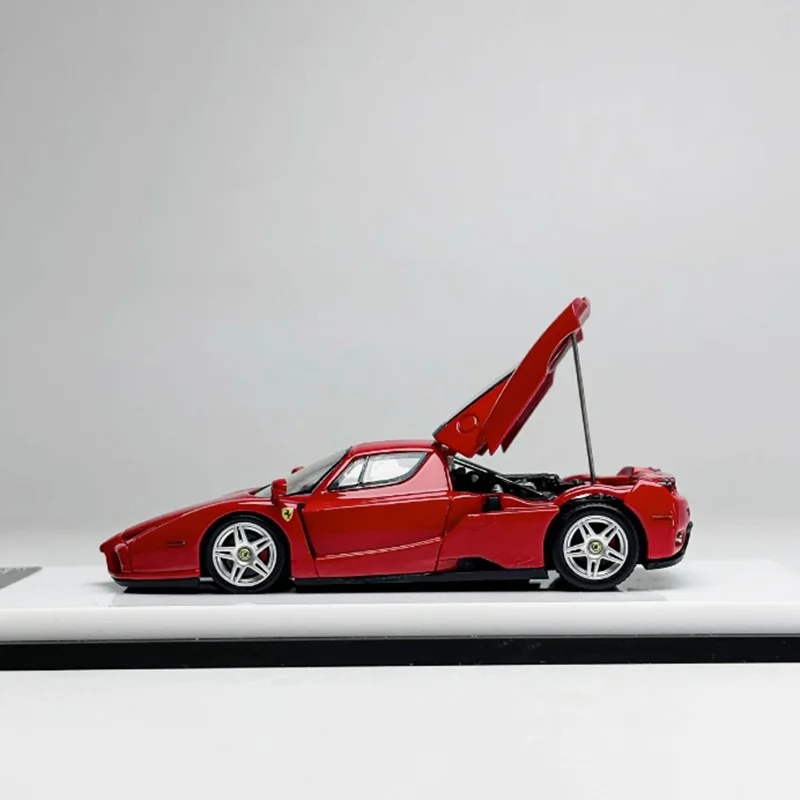 

KING MODEL Alloy 1/64 Enzo Standard Red Car Model With Doll Adult Limited Collection Static Display Gift Souvenir Boy Toy