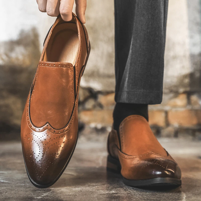 Retro Designer New Men's Pointed Brogues Leather Dress Casual Shoes Slip-On Formal Loafers Wedding Dress Homecoming Footwear
