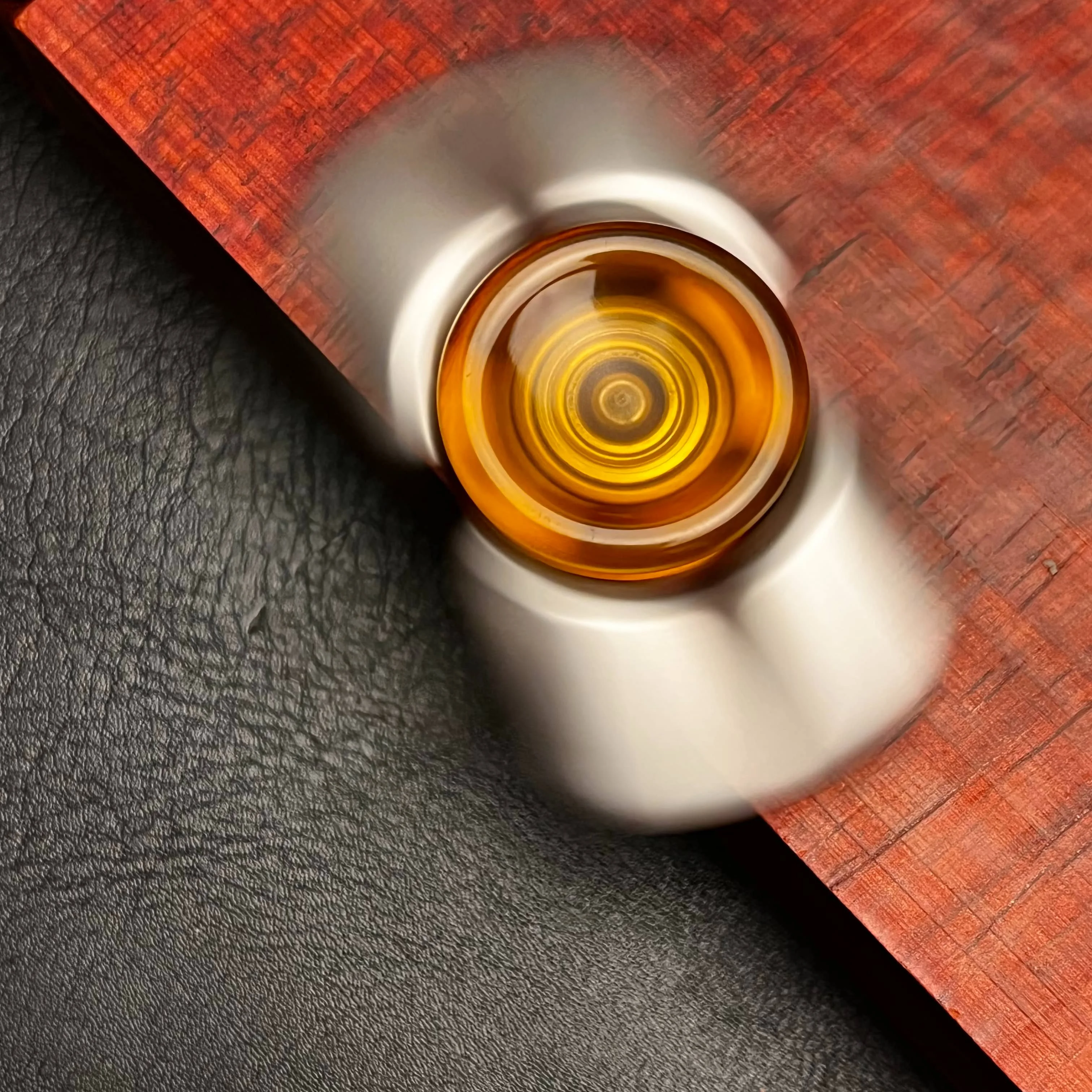 The X Oupai PEI Fidget Spinner Gyroscope en acier inoxydable, jouet anti-Stress, jouets Fidget pour adultes