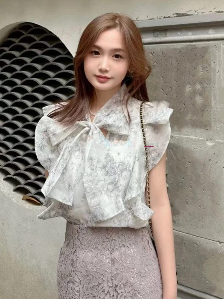 

Sweet Style Pure Color round Neck Sleeveless Shirt with Bowknot Tie Blouse And Lace Design for Women Summer Season