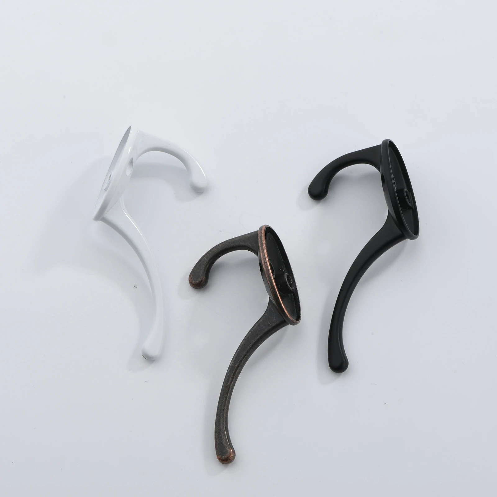 Elegant and Practical Countryside-style Small Hooks, Creating A Warm and Antique Decoration.