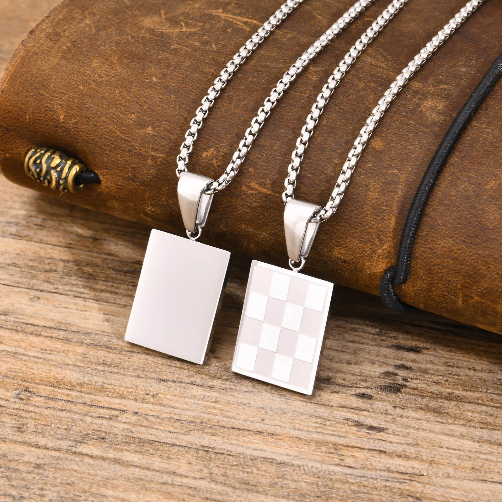 Mprainbow Herren-Halskette mit quadratischem Schachbrettmuster, wasserdichter Edelstahl, kariert, geometrischer Anhänger, Kragen, Geburtstagsgeschenk, Schmuck – Detail 6