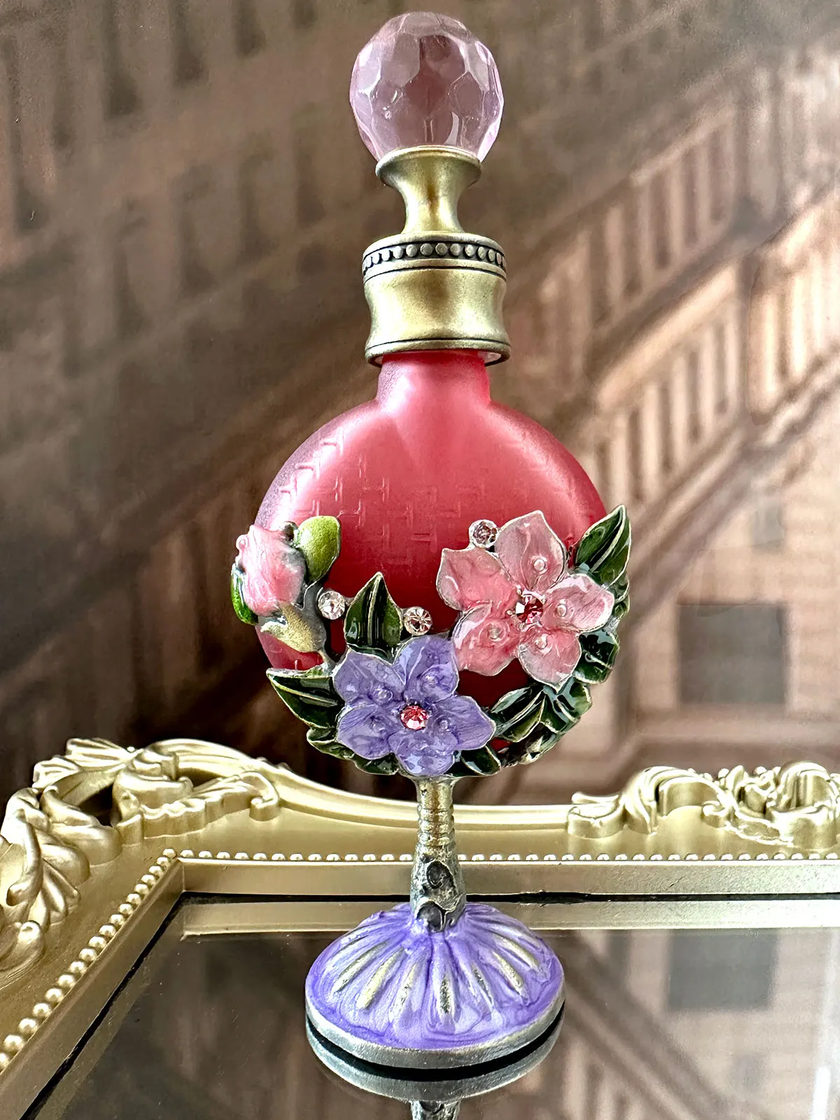 Vintage Glass Perfume Bottle Enamel Lily Recyclable Empty Essential oil Split Bottle Creative Wedding Gifts Dressing Table Decor