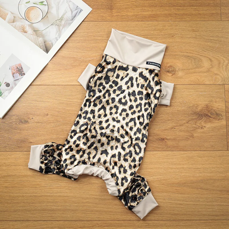 Pyjama léopard pour chien en velours doux 3