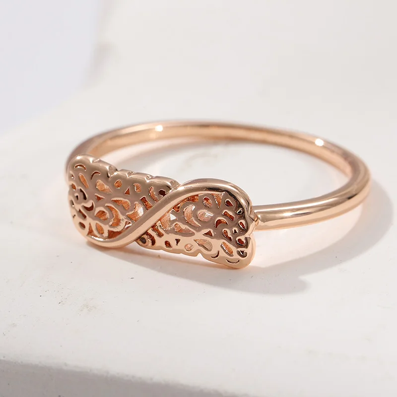 Minimalistischer goldfarbener Metallring mit handgeschnitztem Hohlmuster für Damen, geometrischer Alltags- und Partyschmuck – Detail 3