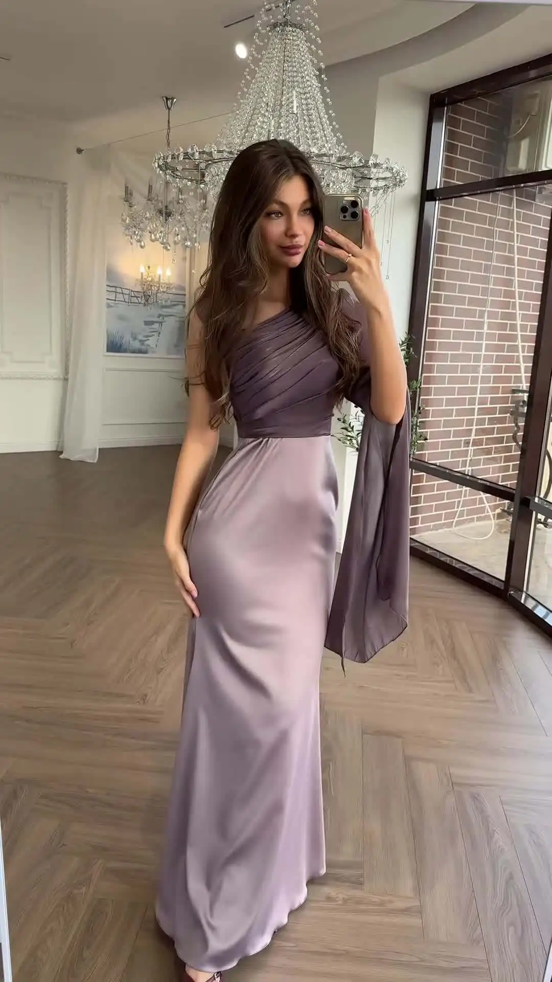 فساتين حفلات ربيعية فاخرة وناعمة وأنيقة للنساء فستان طويل نحيف مقسم من الساتان وأكمام طويلة فستان مجوف بكتف واحد