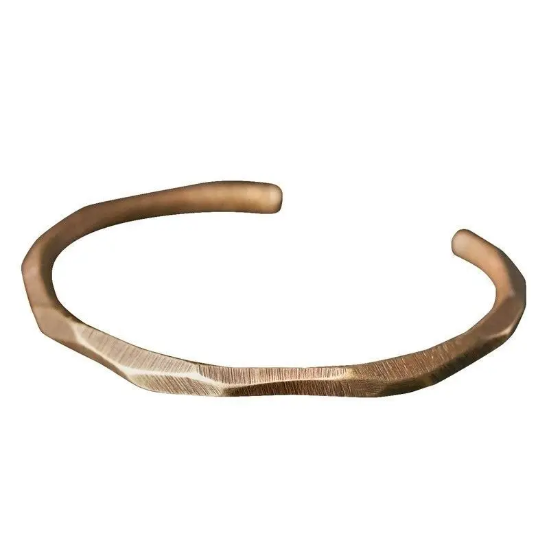 Geschliffener, polierter Bronze-Armreif, neutraler, matter Metall-Manschettenarmreif, strukturierter Handschmuck, Geburtstagsgeschenke für Männer und Frauen, Büro- und Alltagsoutfits – Detail 5