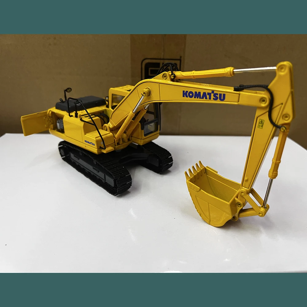 1:43 Scale 2021 KOMATSU PC200-8M0 Excavator Simulation Alloy Engineering Truck Model Diecast Toy Collectible Ornament