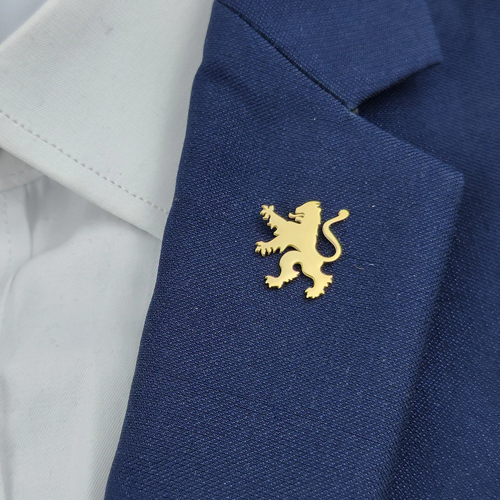 316L Stainless Steel 18K Gold Plated Standing Lion Lapel Pin Heraldic Animal Brooch Shirt Collar Pin Fashion Jewelry Gift