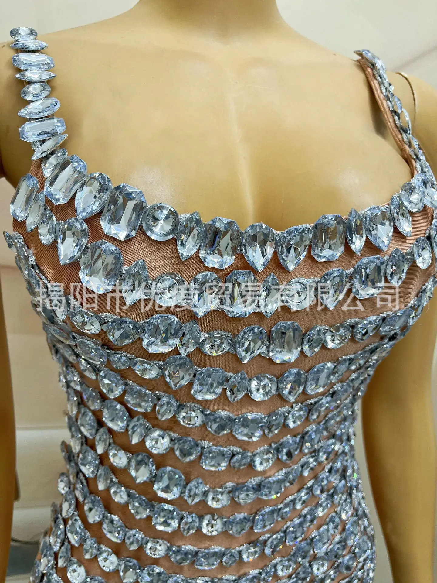 قسط الشعور بسيط مثير كبير حجر الراين الحمالة اللباس حفل أداء حزب سترة اللباس مصمم فساتين السهرة الفاخرة