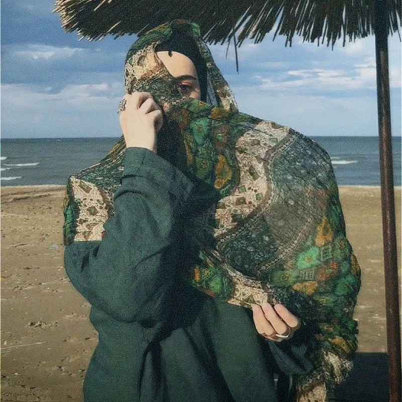 

2025 Fashion Luxury Petal Floral Tassel Scarf Viscose Shawl for Woman Summer Beach Muffler Design Hijab Muslim Headband 180*90cm