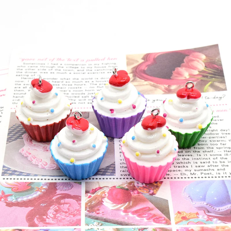 2 pezzi 3D cuore crema Cupcake resina Charms divertente torta artigianato ciondolo per portachiavi gioielli fai da te