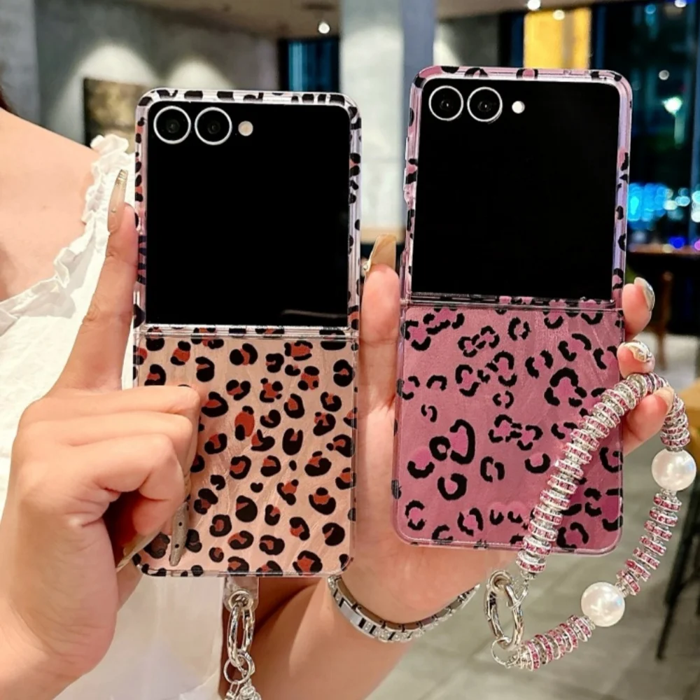 

Feathered Leopard Print Phone Case For Samsung Galaxy ZFlip7 ZFlip6 ZFlip5 5G Luxury Back Cover With Lanyard Anti-Lost Shell