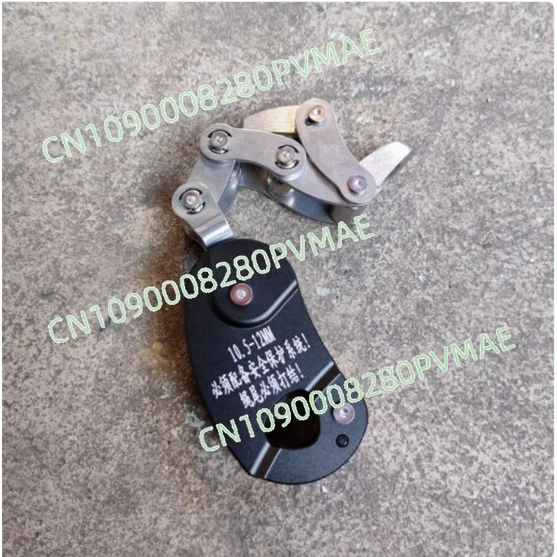 Tree climbing, grasping knots, aerial work, safety rope, self-locking device, rope grabber, pulley, labor-saving