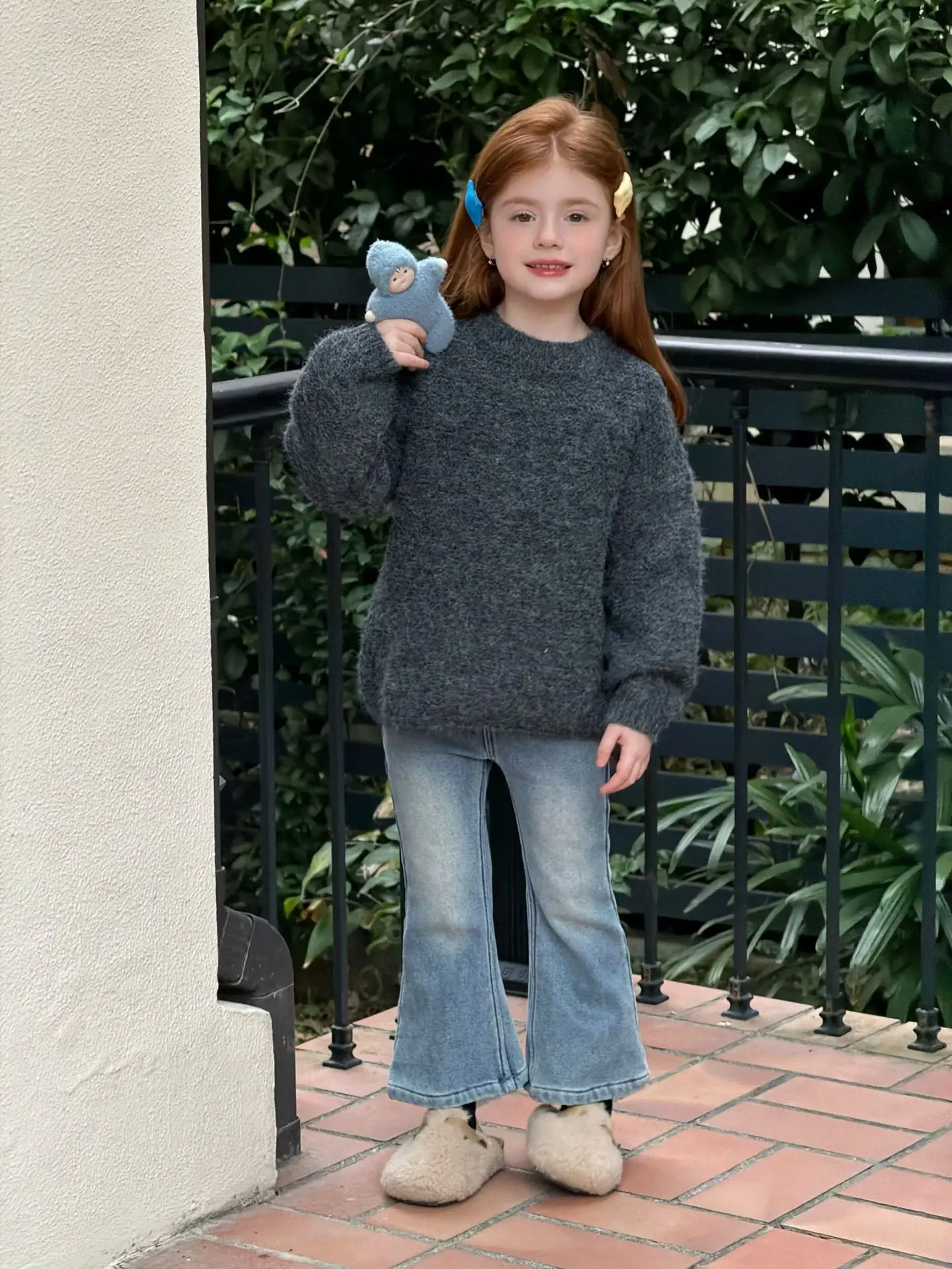 Girls' Denim Flared Pants 2025 Winter New Integrated Velvet Thickened Trousers Children's Elastic Soft Waxy Outer Pants